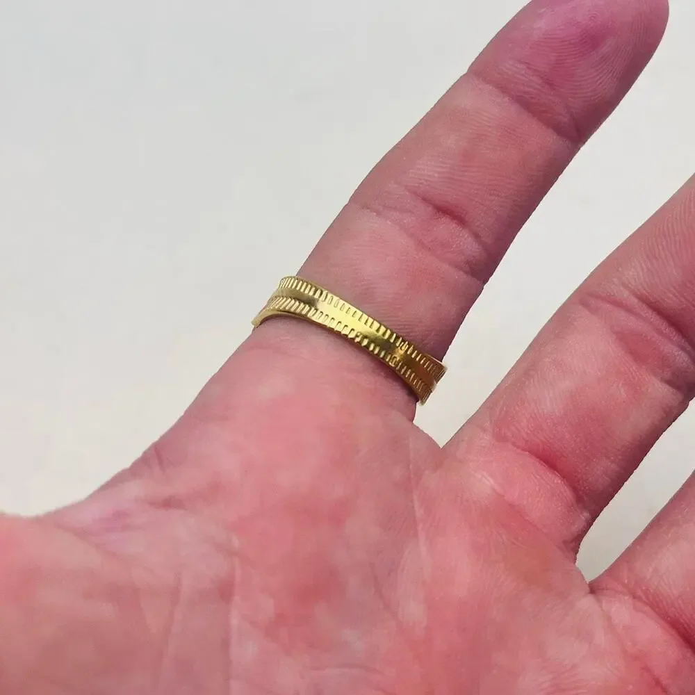 y2k 2000s vintage gold leaf ring